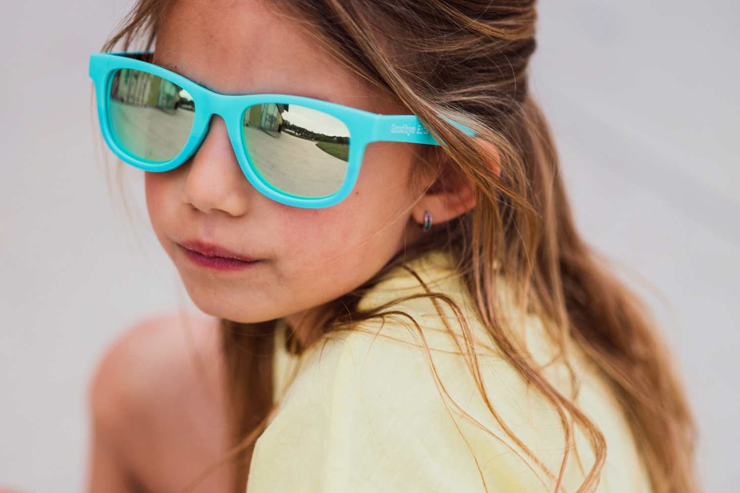 Niña discount de lentes